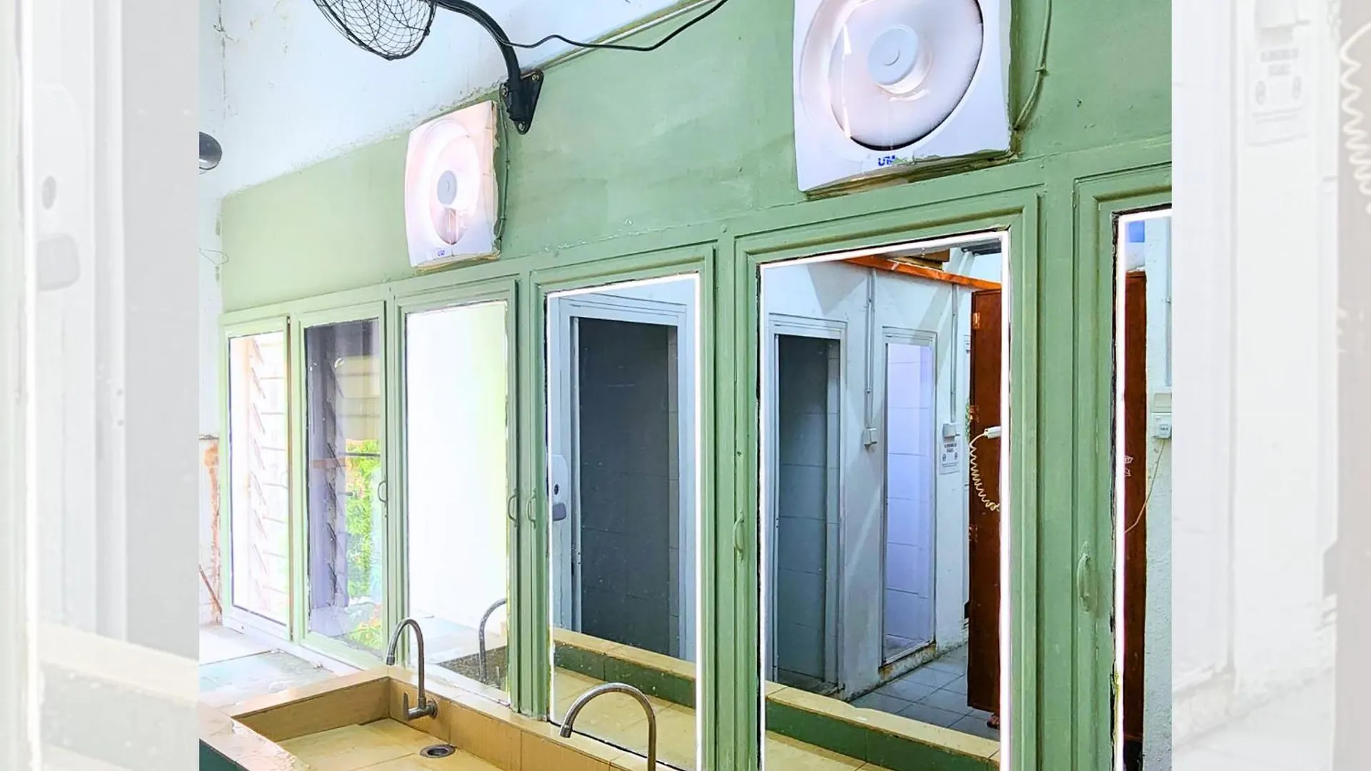 Bestow Capsule Hostel Kuala Lumpur 4*,